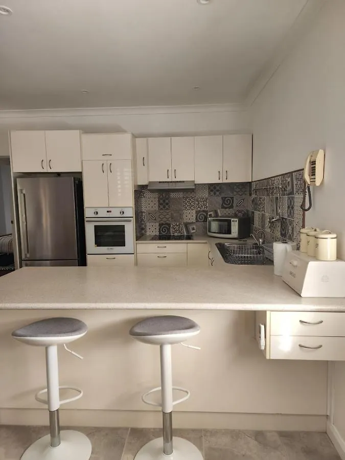 Bed & Breakfast Brom Cottage Mooloolah Australia